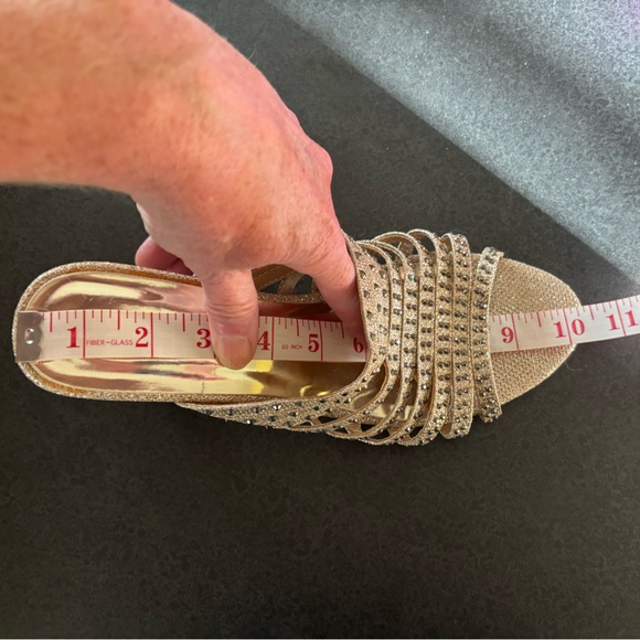 L’Amour Sz 42 (9) Sandals Gold Tone Sparklie NWOT. Christmas Party Perfect - Picture 8 of 9